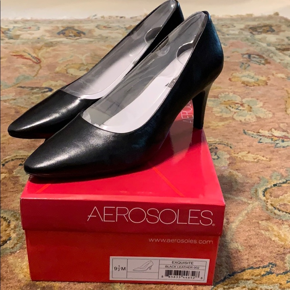 Aerosoles Black Leather Pumps
